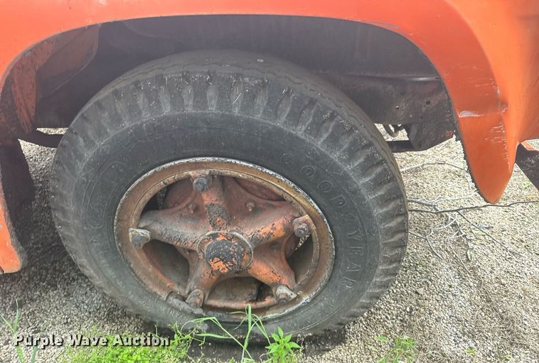 image for item EG6570 1977 Dodge D700 oil distributor truck