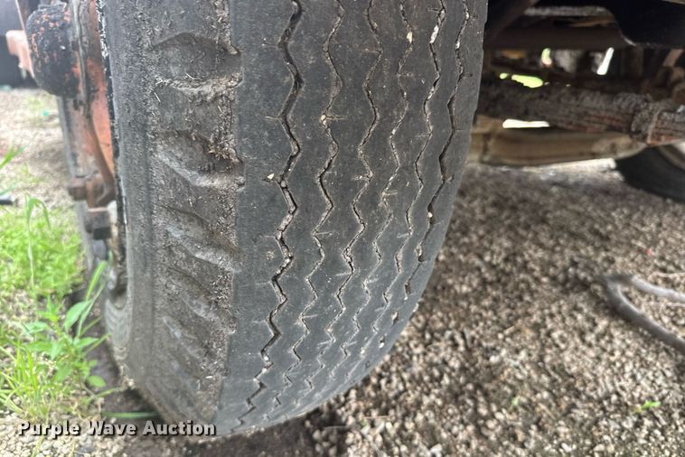 image for item EG6570 1977 Dodge D700 oil distributor truck