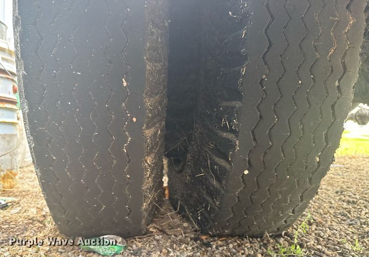 image for item EG6570 1977 Dodge D700 oil distributor truck