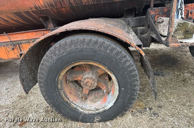 image for item EG6570 1977 Dodge D700 oil distributor truck