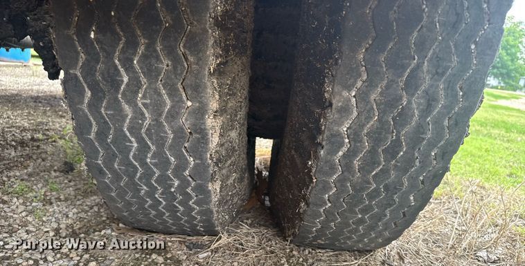 image for item EG6570 1977 Dodge D700 oil distributor truck