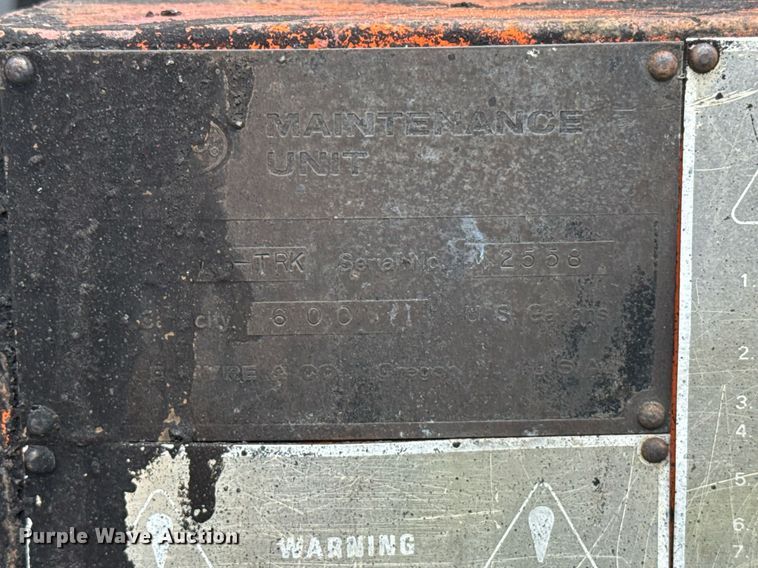 image for item EG6570 1977 Dodge D700 oil distributor truck