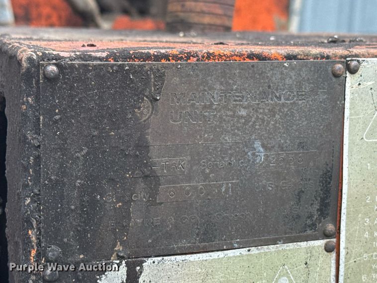 image for item EG6570 1977 Dodge D700 oil distributor truck