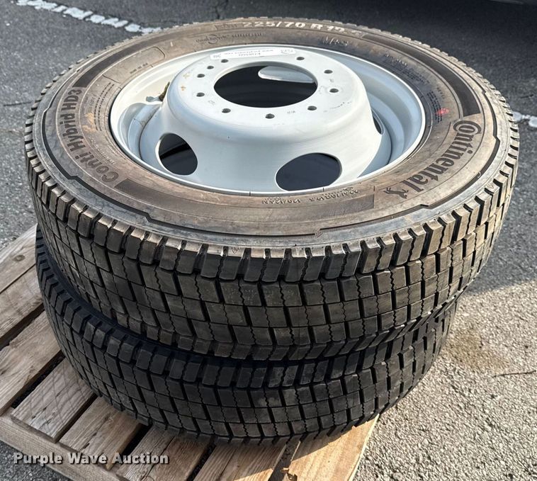 image for item EG8500 (2) Continental 225/70R19.5 tires and wheels