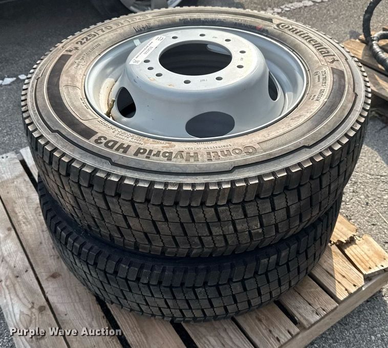 image for item EG8500 (2) Continental 225/70R19.5 tires and wheels