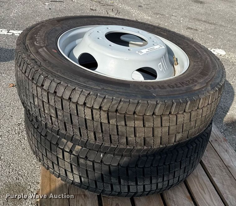 image for item EG8500 (2) Continental 225/70R19.5 tires and wheels