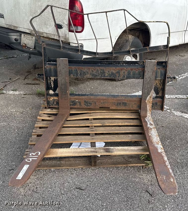 image for item EG8502 John Deere Worksite Pro forks