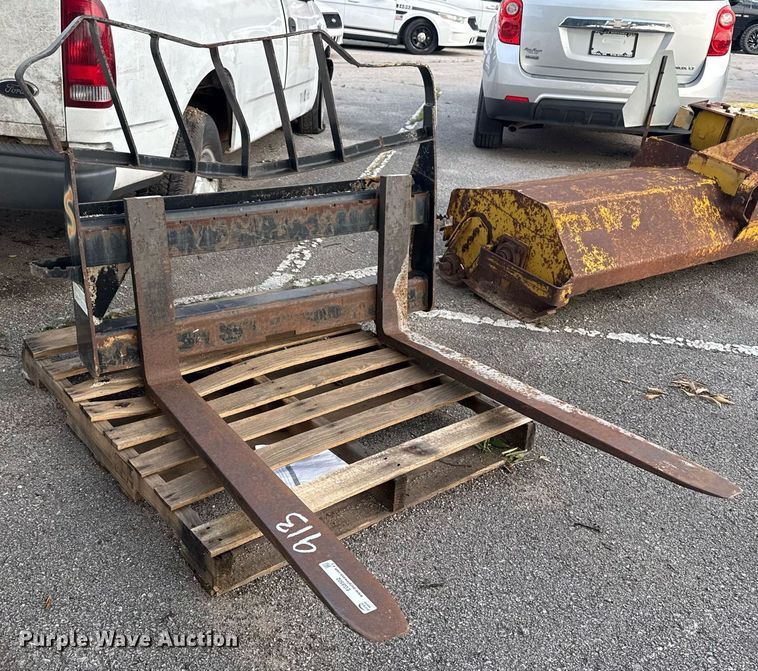 image for item EG8502 John Deere Worksite Pro forks