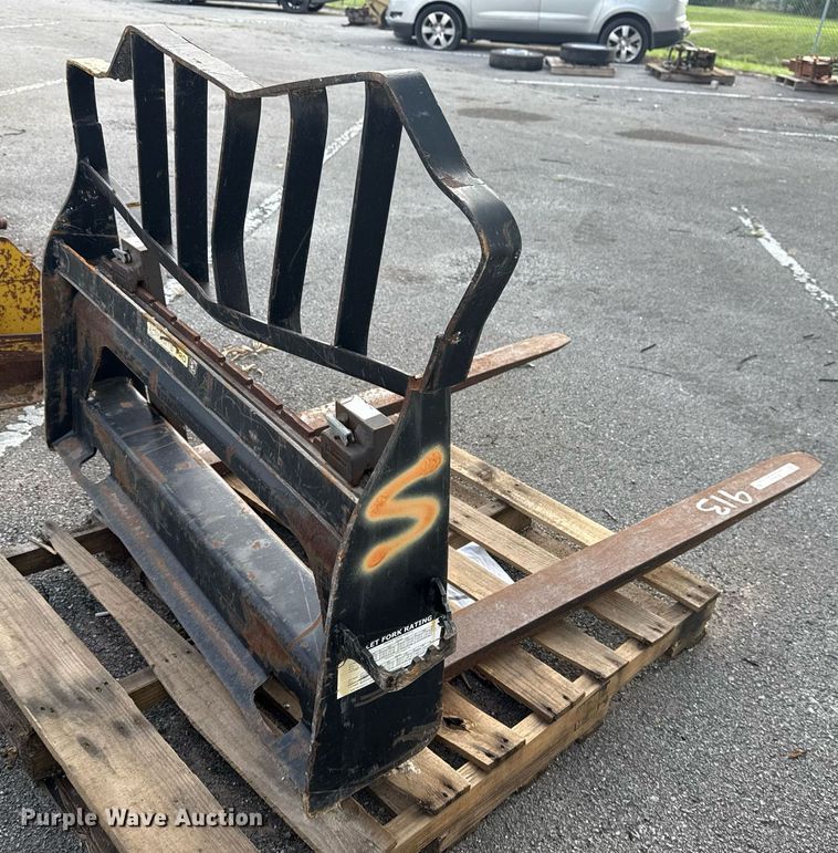 image for item EG8502 John Deere Worksite Pro forks