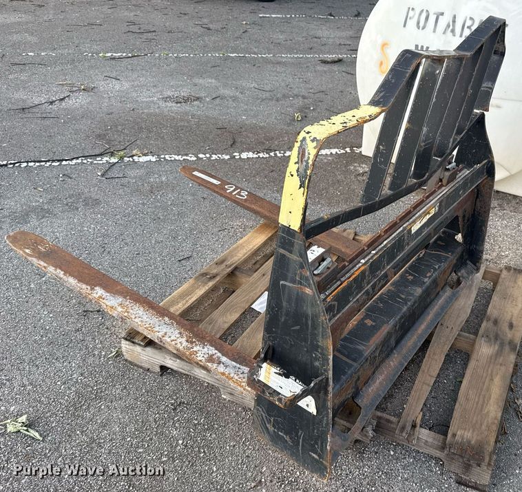 image for item EG8502 John Deere Worksite Pro forks