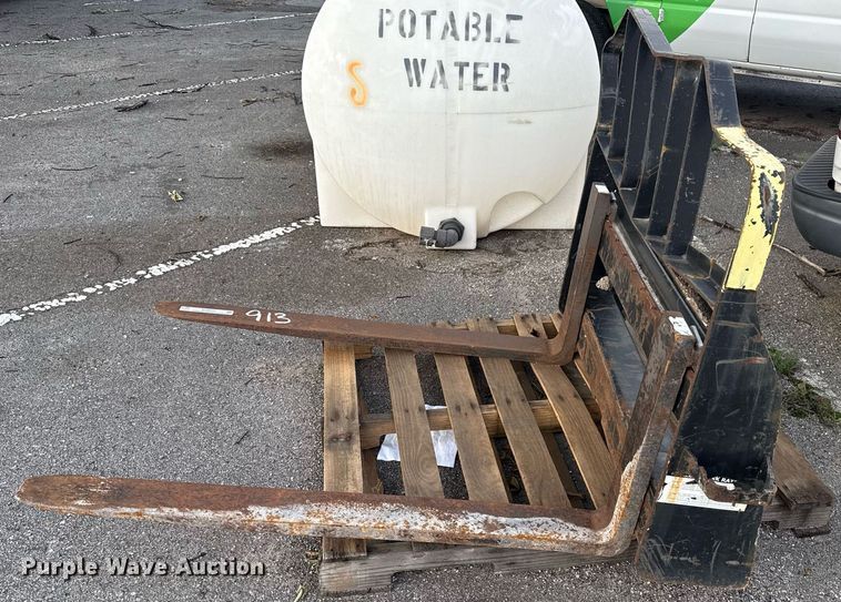 image for item EG8502 John Deere Worksite Pro forks