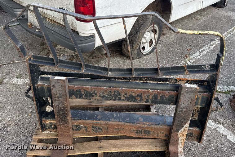 image for item EG8502 John Deere Worksite Pro forks