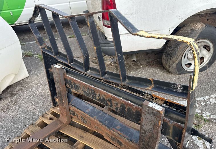 image for item EG8502 John Deere Worksite Pro forks