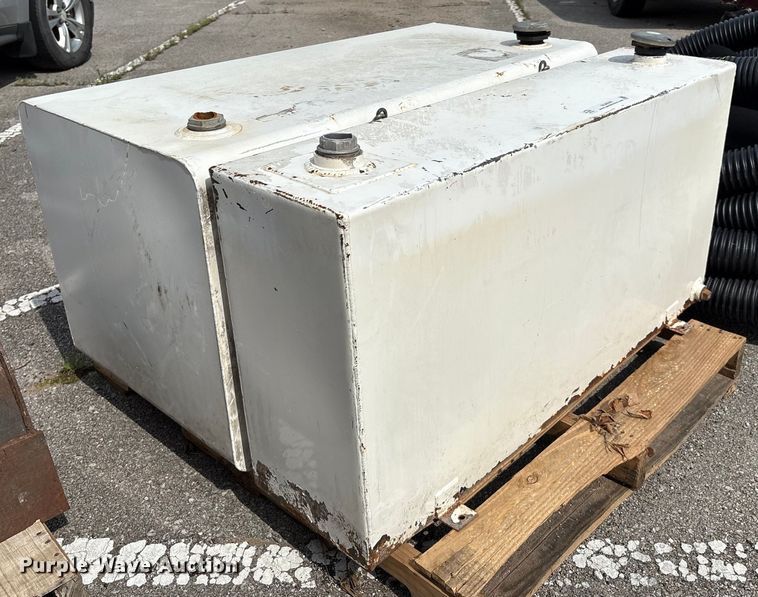 image for item EG8509 (2) auxiliary fuel tanks