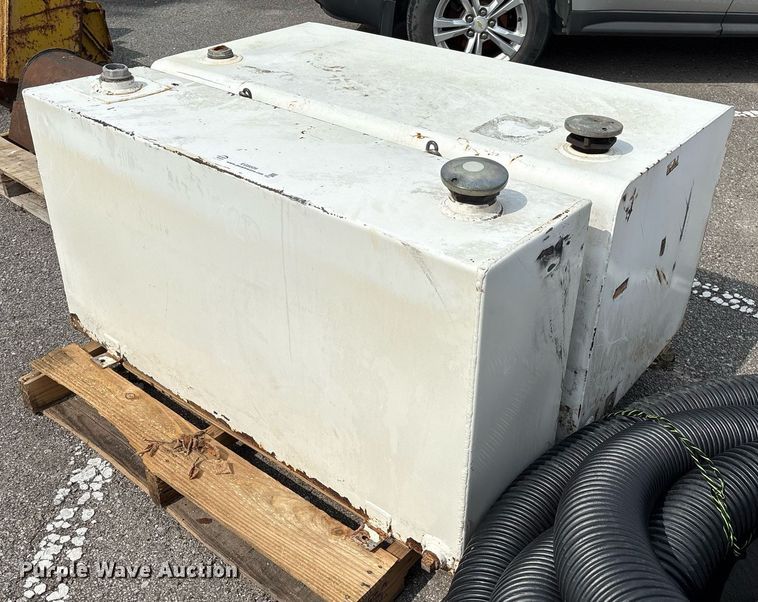 image for item EG8509 (2) auxiliary fuel tanks