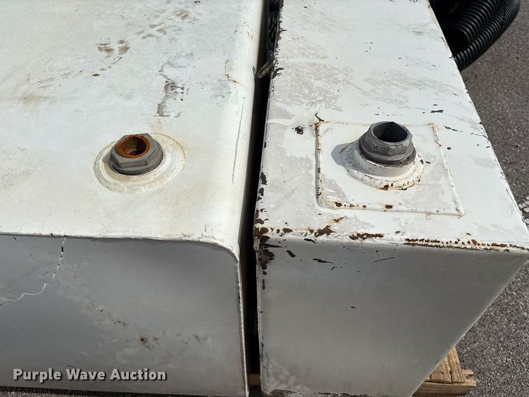 image for item EG8509 (2) auxiliary fuel tanks
