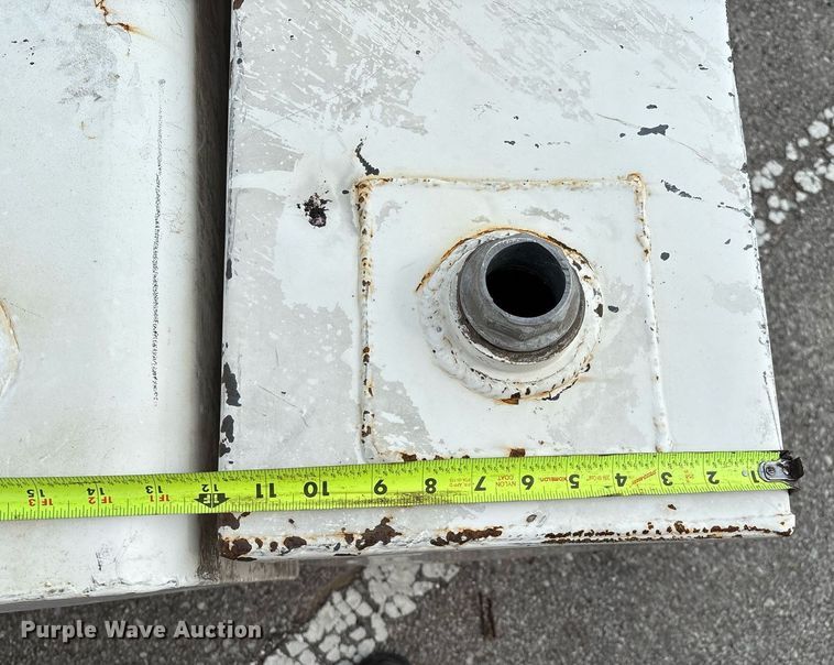 image for item EG8509 (2) auxiliary fuel tanks