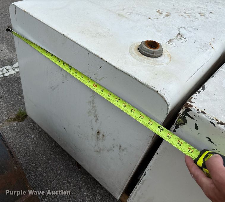 image for item EG8509 (2) auxiliary fuel tanks