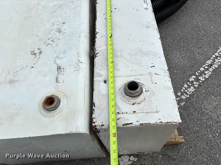 image for item EG8509 (2) auxiliary fuel tanks