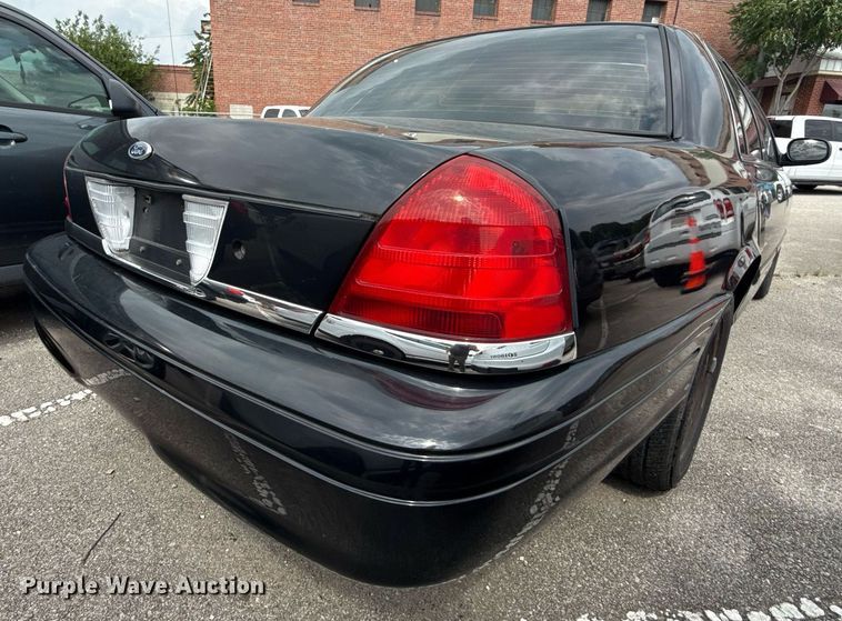 image for item EG8521 2011 Ford Crown Victoria Police Interceptor 