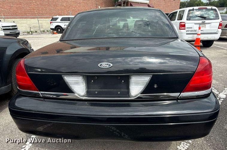 image for item EG8521 2011 Ford Crown Victoria Police Interceptor 