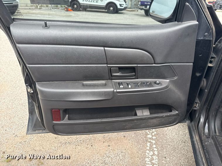 image for item EG8521 2011 Ford Crown Victoria Police Interceptor 