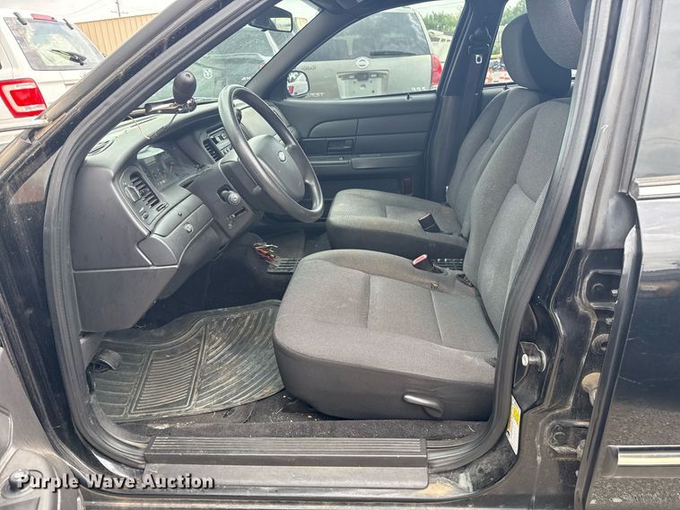 image for item EG8521 2011 Ford Crown Victoria Police Interceptor 