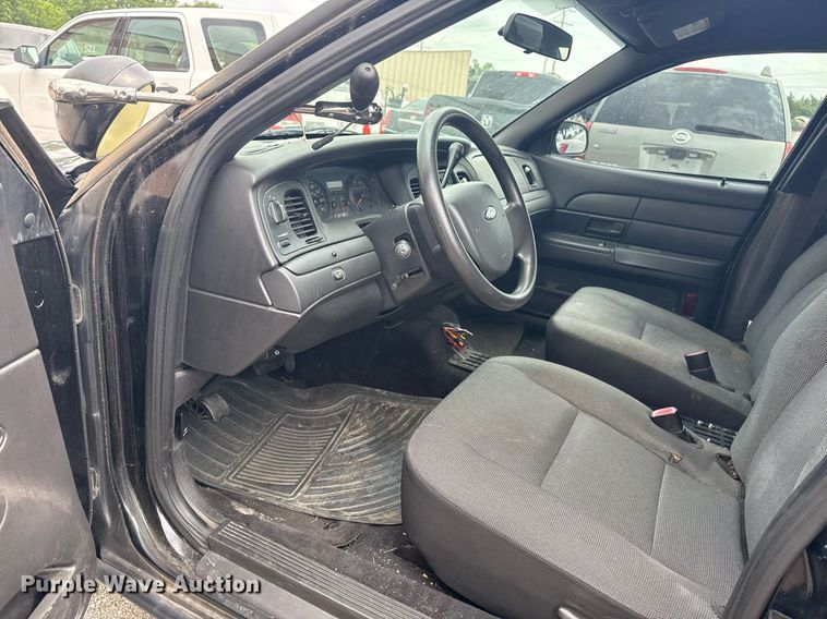 image for item EG8521 2011 Ford Crown Victoria Police Interceptor 