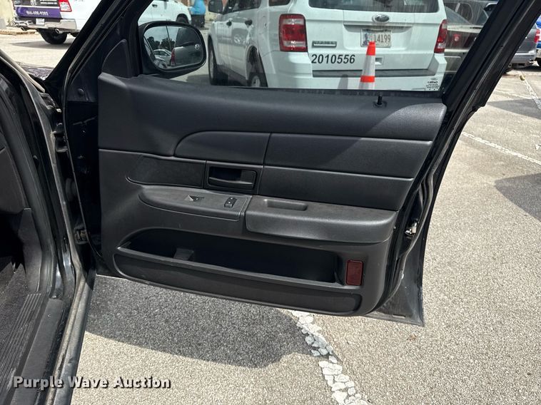 image for item EG8521 2011 Ford Crown Victoria Police Interceptor 