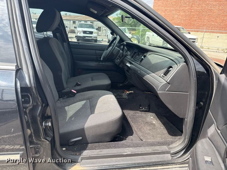 image for item EG8521 2011 Ford Crown Victoria Police Interceptor 