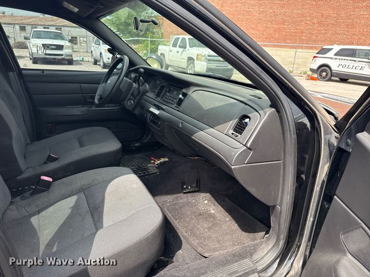 image for item EG8521 2011 Ford Crown Victoria Police Interceptor 