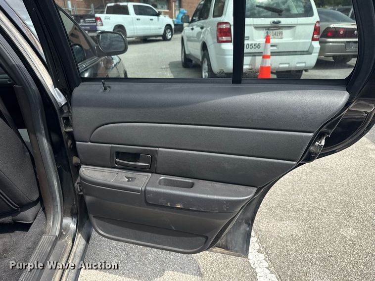 image for item EG8521 2011 Ford Crown Victoria Police Interceptor 