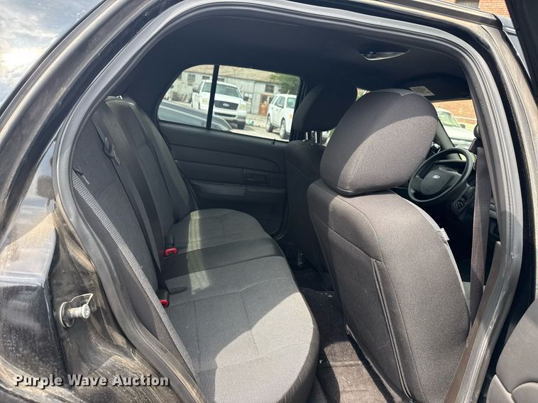 image for item EG8521 2011 Ford Crown Victoria Police Interceptor 