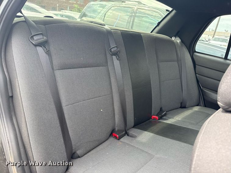 image for item EG8521 2011 Ford Crown Victoria Police Interceptor 