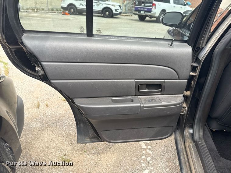 image for item EG8521 2011 Ford Crown Victoria Police Interceptor 