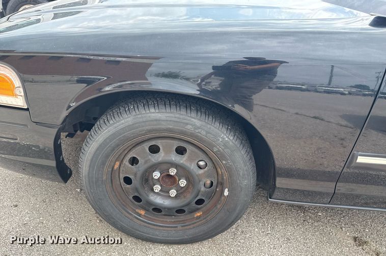 image for item EG8521 2011 Ford Crown Victoria Police Interceptor 