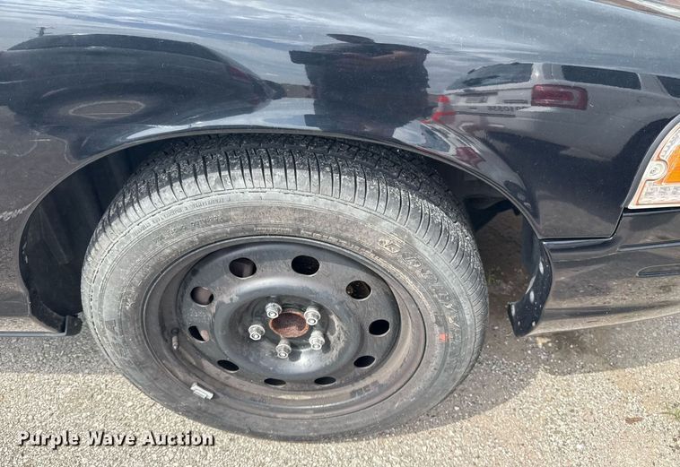 image for item EG8521 2011 Ford Crown Victoria Police Interceptor 
