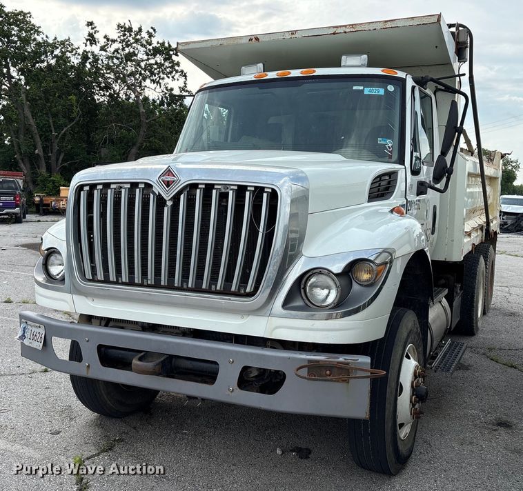 image for item EG8522 2011 International 7400 dump truck