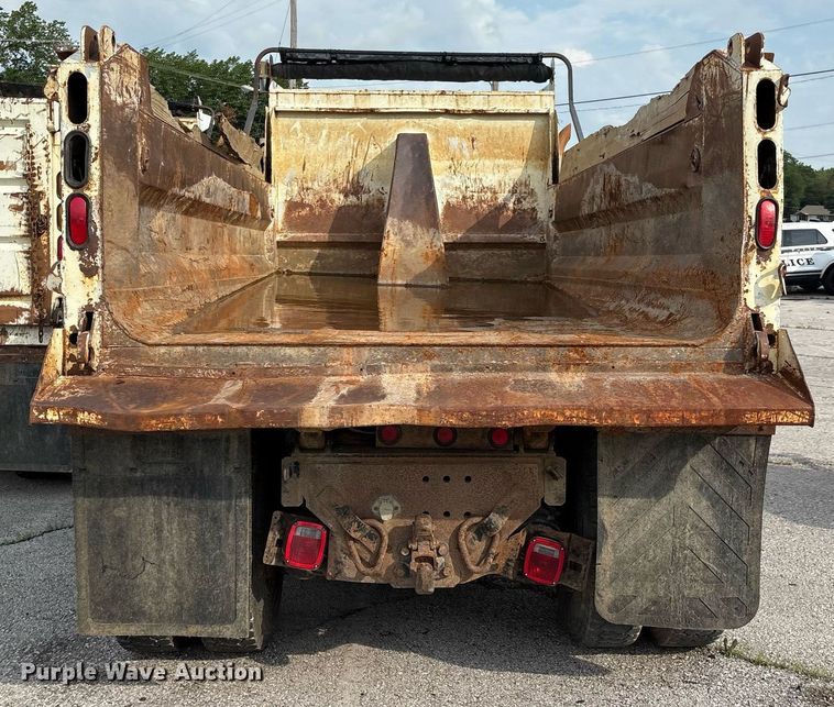 image for item EG8522 2011 International 7400 dump truck
