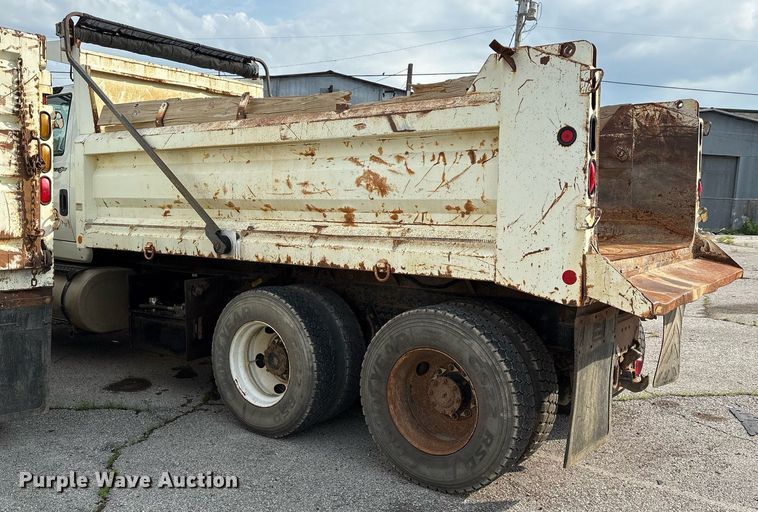 image for item EG8522 2011 International 7400 dump truck