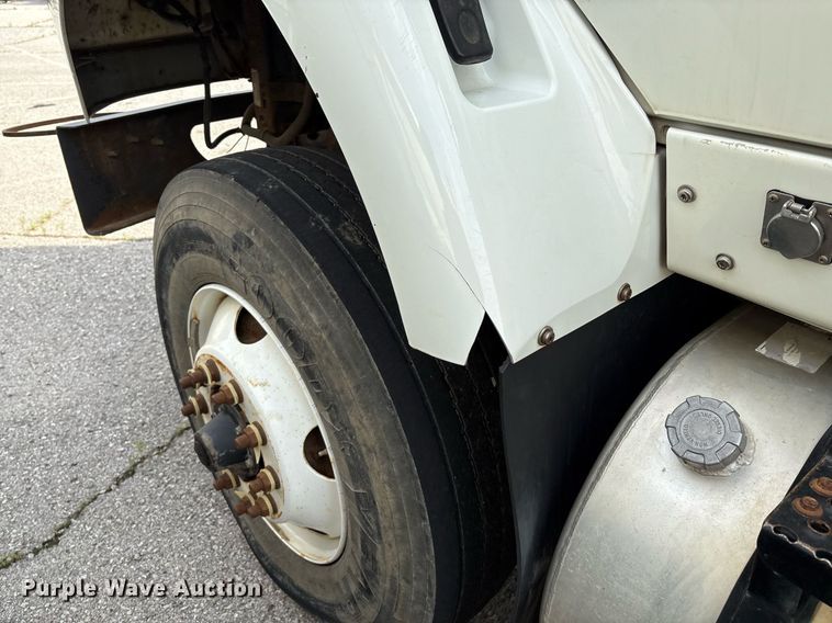 image for item EG8522 2011 International 7400 dump truck