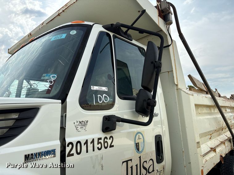 image for item EG8522 2011 International 7400 dump truck