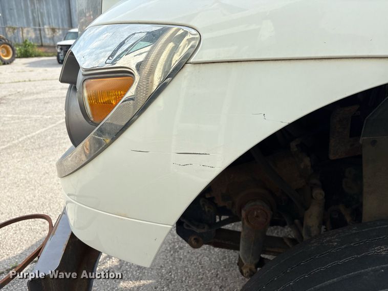 image for item EG8522 2011 International 7400 dump truck