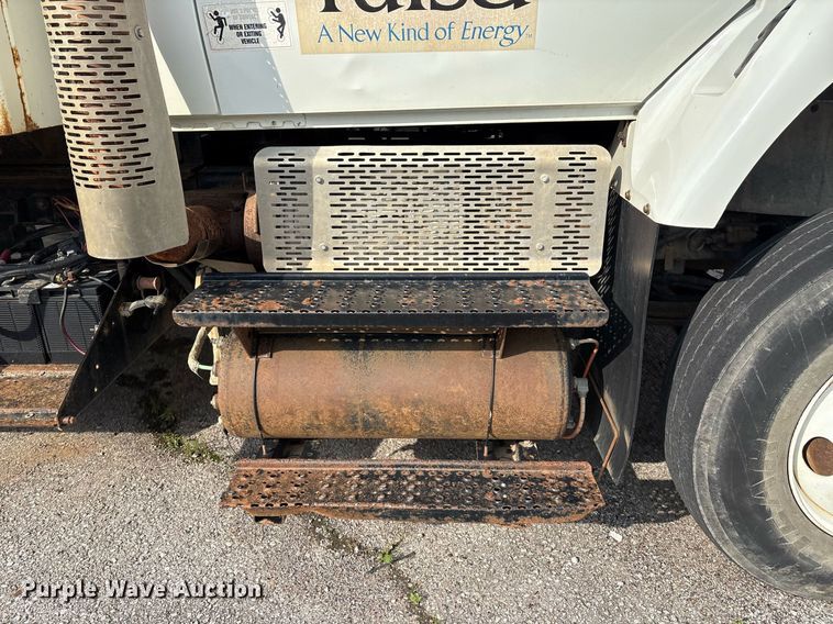 image for item EG8522 2011 International 7400 dump truck