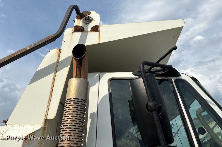 image for item EG8522 2011 International 7400 dump truck