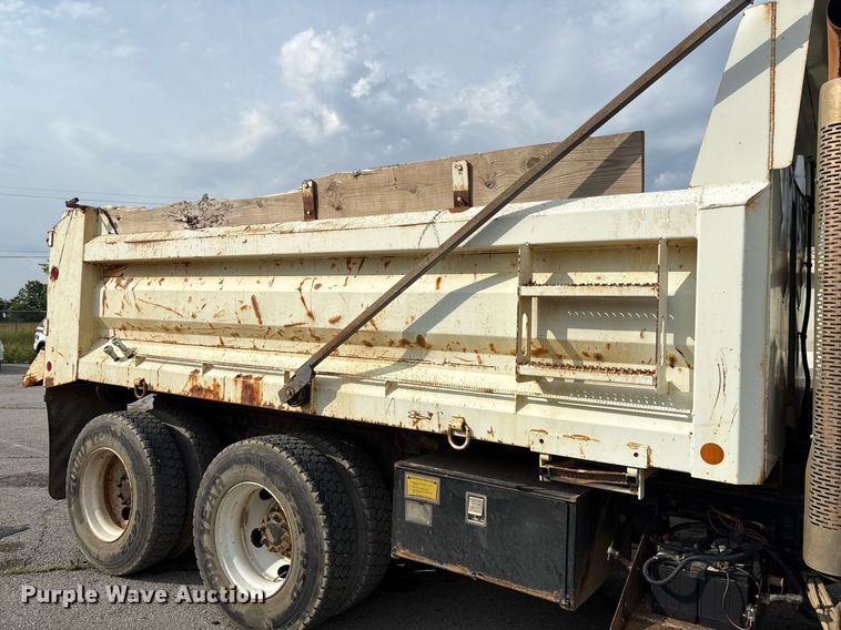 image for item EG8522 2011 International 7400 dump truck