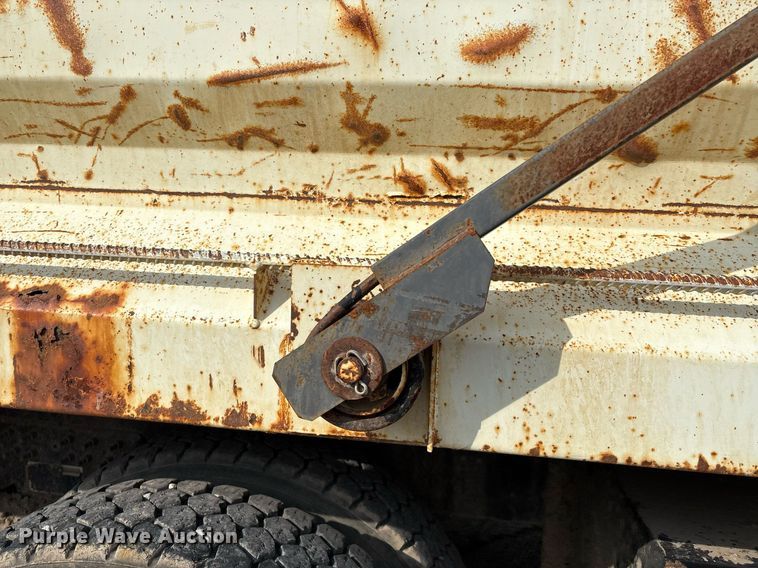 image for item EG8522 2011 International 7400 dump truck