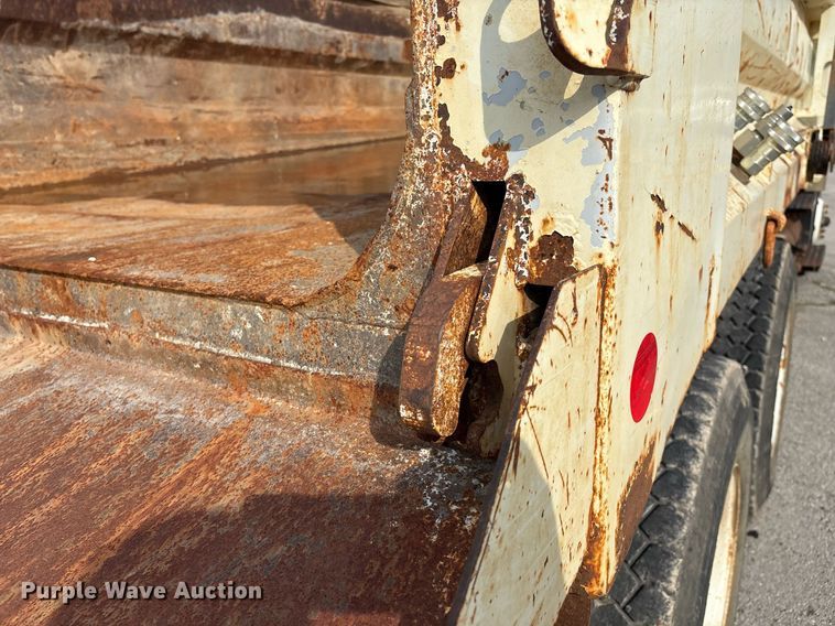 image for item EG8522 2011 International 7400 dump truck