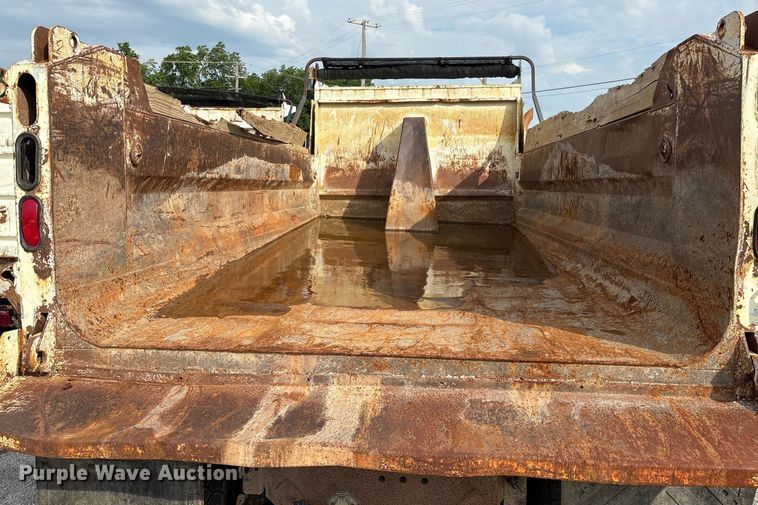 image for item EG8522 2011 International 7400 dump truck