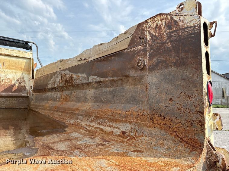 image for item EG8522 2011 International 7400 dump truck